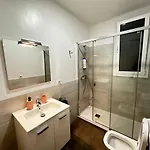 Nuevo Roger Oda ve Kahvaltı Barselona